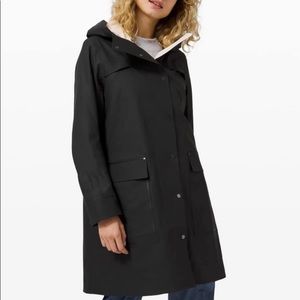Lululemon Into the Drizzle Raincoat sz.8